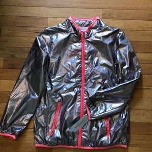 Metallic wind breaker